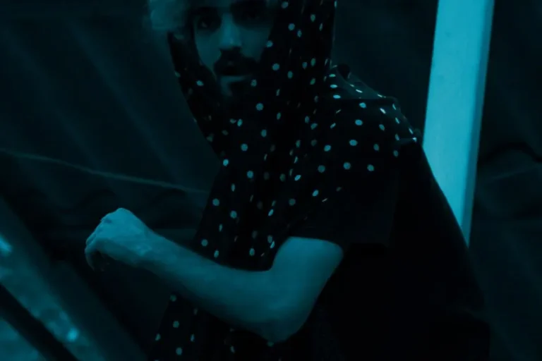 صحنه‌ای از نمایش آرش — مصائب خلق اثر